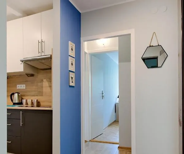 Super A. Krzywoń 8 * Warszawa